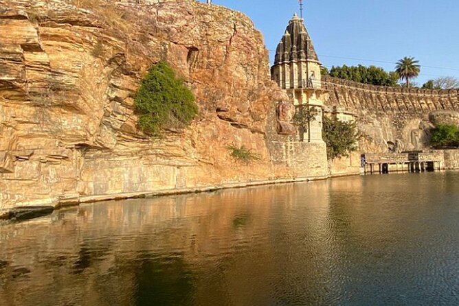 A Day Trip of Chittorgarh Fort From Udaipur With Guide Service - Transportation Details