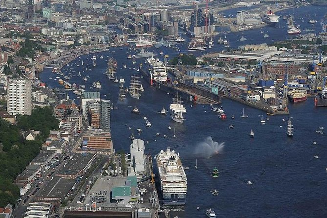 Airport Transfer: Hamburg to Hamburg Airport HAM by Luxury Van - Pickup and Drop-off Information