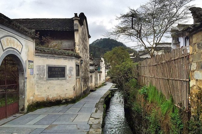 All-Inclusive Private Tour: Picturesque Villages Sightseeing From Huangshan - Activities
