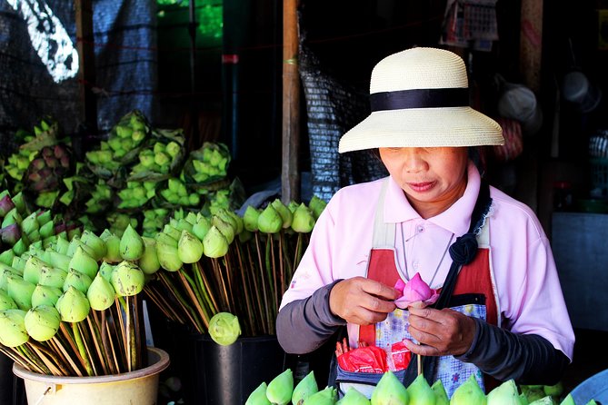 An Early Morning Mingle in Chiang Mai - Transportation