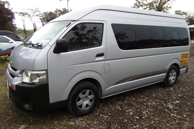 Arenal or Fortuna Transfer to LIR Liberia Airport up to 5 Passengers (One Way) - Vehicle and Amenities