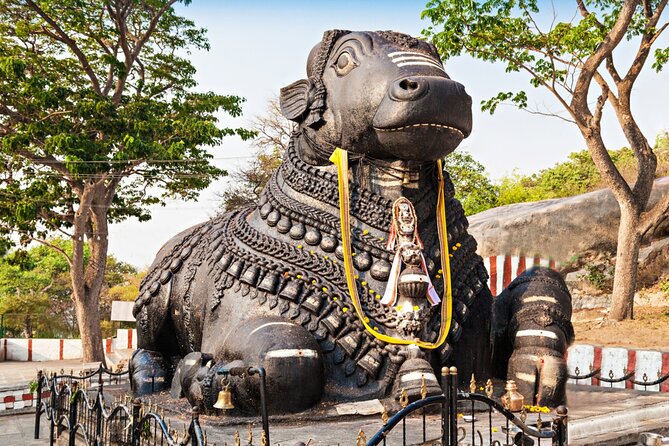 Bangalore Love Trail: Romantic Walks & Sacred Wonders - Vibrant KR Market Exploration
