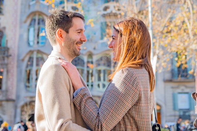 Barcelona: Private Photoshoot Outside Casa Batlló & Casa Milà - Meeting Point: Casa Milà - La Pedrera