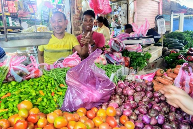 Bazurto Local Market With Maripe - Meeting and Pickup: 08:30 Am Start