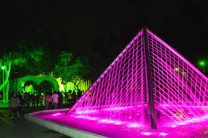 Beautiful Fountains Park & Bohemian Barranco Tour by Night - Exploring Bohemian Barranco