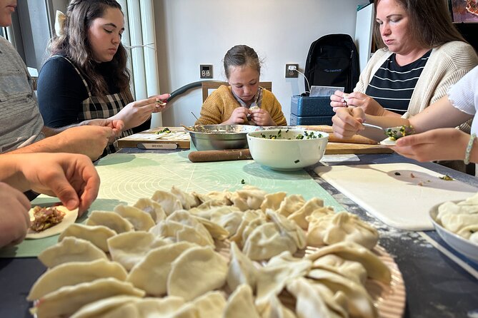 Beijing: Private Dumpling Cooking Class in Local Family