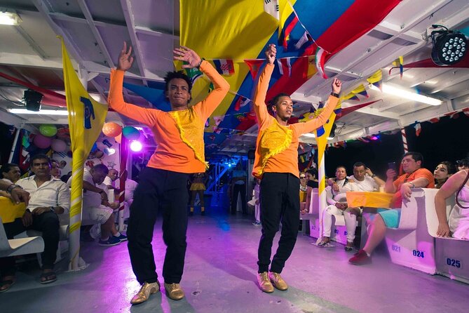 Boat Experience in the Bay of San Andres Islands - Inclusions and Entertainment