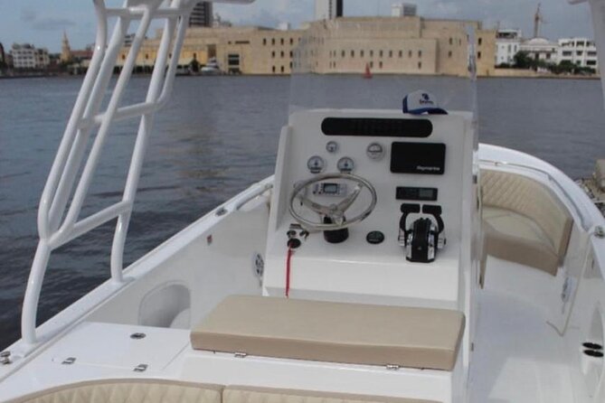 Cartagena Private Boat Tour up to 10 People - Included Amenities