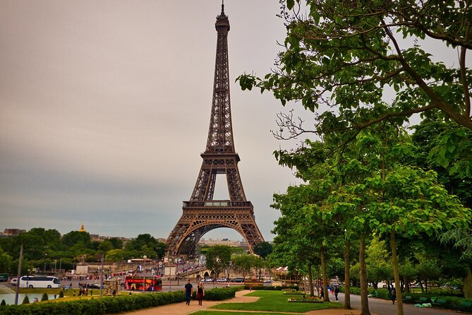 Christmas Flow Movie Locations Private Tour in Paris - Customizable Itinerary
