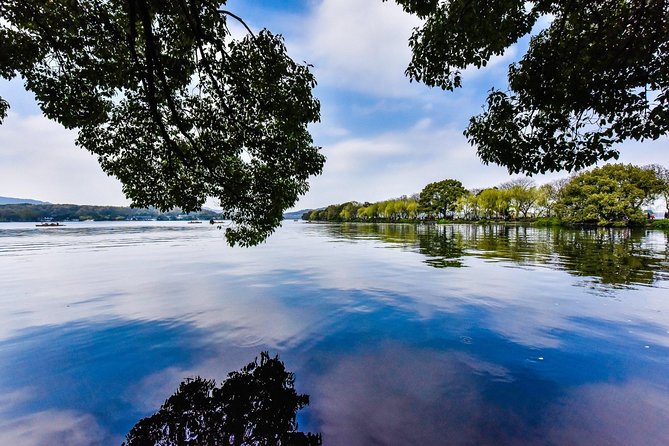 Classic Hangzhou Two-Day Tour Plus Tea Plantation Exploration