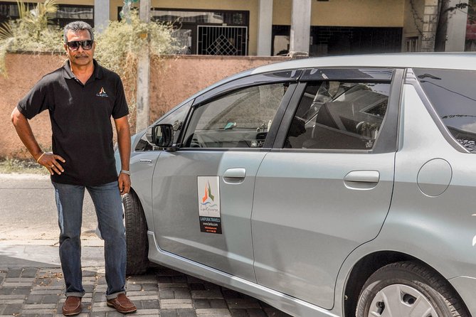 Colombo Airport (CMB) to Peradeniya City Private Transfer - Pickup Options