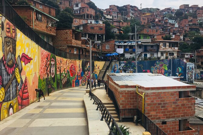 Comuna 13 Graffiti Private Tour in Medellín - Transportation and Pickup Details