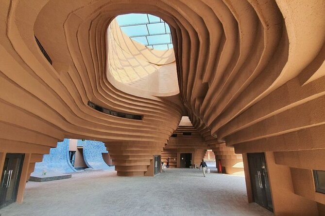 Day Tour Hanoi: Visit Bat Trang Ceramic & Le Mat Snake Village (Private Tour) - Itinerary Overview