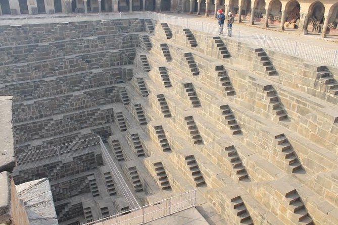 Day Trip to Chand Baori, Step Well & City Palace From Jaipur