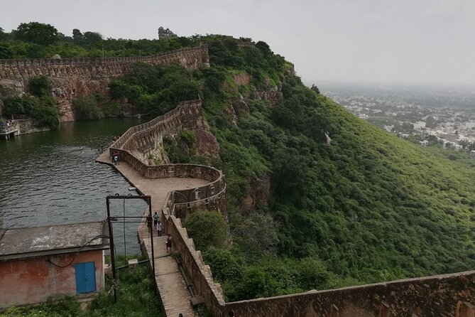 Day Trip To Chittorgarh Fort From Udaipur With Lunch - Pickup and Meeting Details