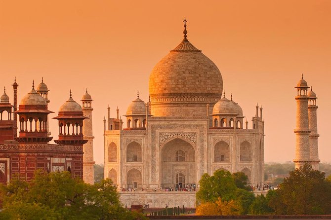 Delhi Airport To Agra Hotel Transfer by Private AC Car