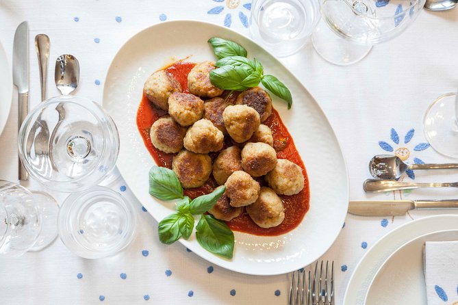 Dining Experience at a Cesarinas Home in Capri With Show Cooking - Inclusions