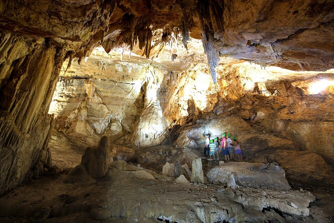 Discovering São Miguels Grotto - History and Formation
