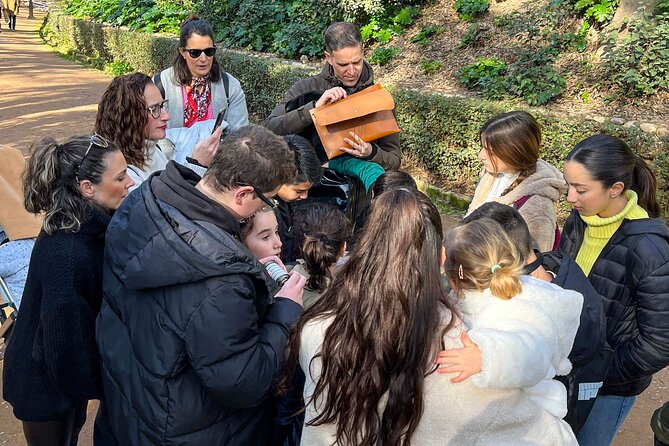 El Portal Mágico Treasure Hunt Game in Granada - Accessibility and Transportation