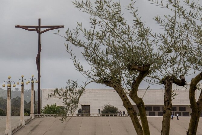 From Lisbon: Tour to Fátima, Batalha, Nazaré and Óbidos! - Tour Highlights