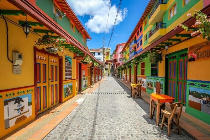 Full-Day Private Guatape Coffee Villa Tour From Medellin - Inclusions and Amenities