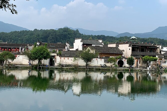 Full-Day Private Tour of Hongcun and Xidi Village With Pick up