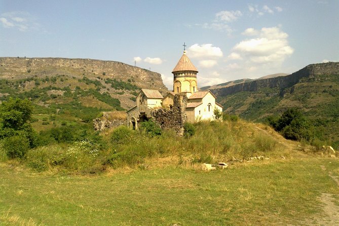 Full-Day Tour Yerevan, Dendropark, Hnevank and Saghmosavank