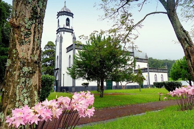 Guided Tour to the Sete Cidades Volcano in São Miguel Azores - Tour Details