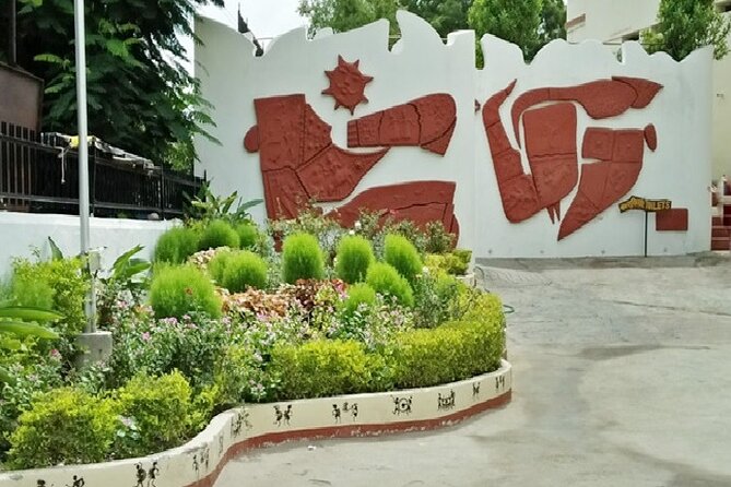 Half Day Museum Tour Of Udaipur With Lunch - Meeting and Pickup Information