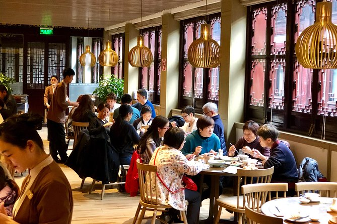 Half-Day Private Shanghai Tour by English Driver Guide Including Bund, Xintiandi