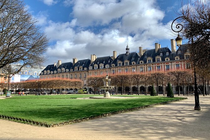 Half-Day Private Tour Marais, Eiffel Tower and Seine River Cruise - Exploring Le Marais