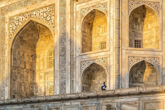 Half Day Tour of Agra -Taj Mahal – By Broadwalk Travel
