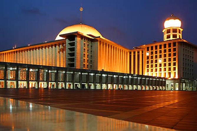 Jakarta Private Tour With Guide and Lunch - Inclusions and Amenities