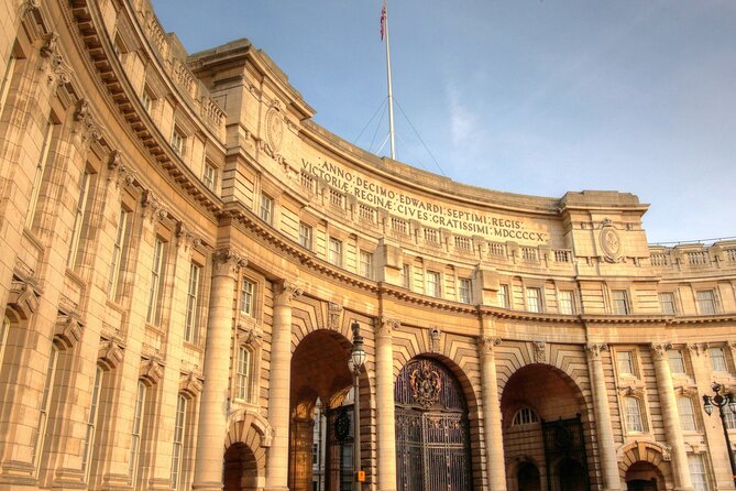 London Family Adventure: Explore the City's Charm on Foot - Buckingham Palace and St. Jamess Park