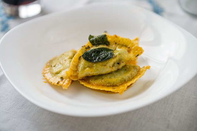 Lunch or Dinner and Cooking Demo at a Local Home in Assisi - Experience Details