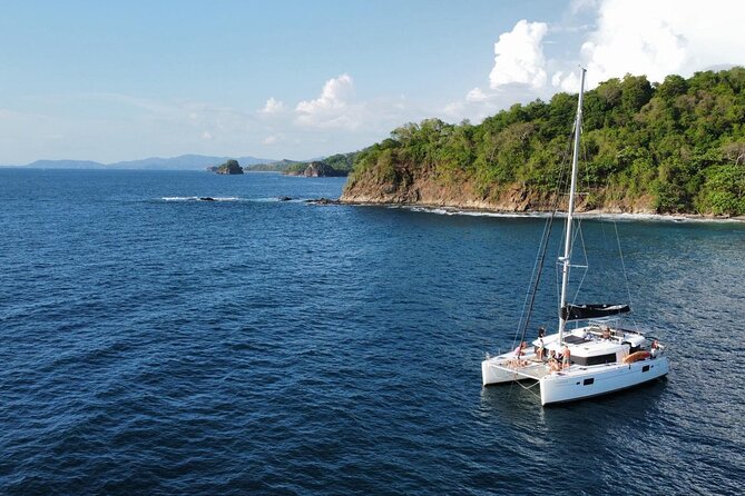 Luxury and Adventure: Coral Dreams Catamaran Playa Tamarindo - Inclusions and Services Provided