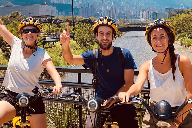 Medellín by Electric Bike 360° (Center + Market + Comuna 13) - Meeting and Departure Details