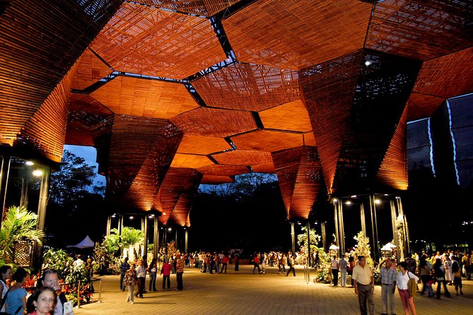 Medellin: From Violence to Innovation (Virtual Guided Tour) - Medellins Turbulent History