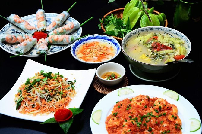 Old Quarter Hanoi Street Food Walking Tours With Local People - Authentic Food Experiences