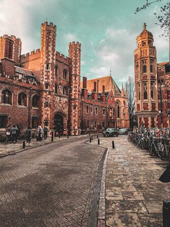 Oxbridge Audio Walking Tours - Guided By Expert Historian - Meeting and Pickup
