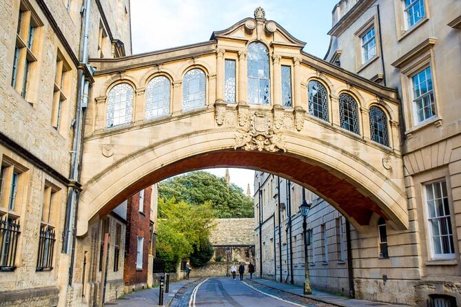 Oxford and Lacock Tour With Lunch and Entry to Divinity School - Itinerary Highlights