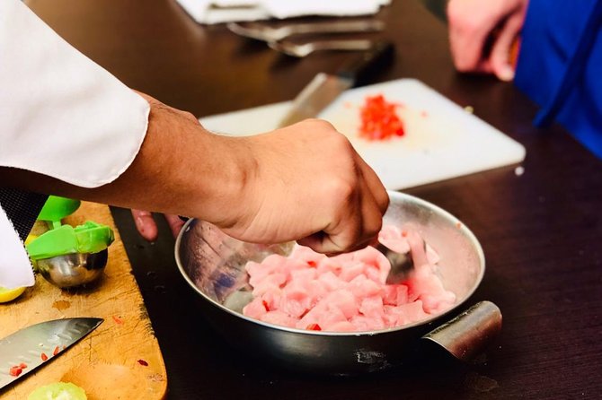 Peruse The Market With A Cooking Class Before Dinner - Exploring the Local Market