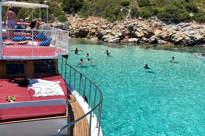 Pirate Boat Tour in Bodrum With Lunch & Fresh Fruit - Expert Guide Service