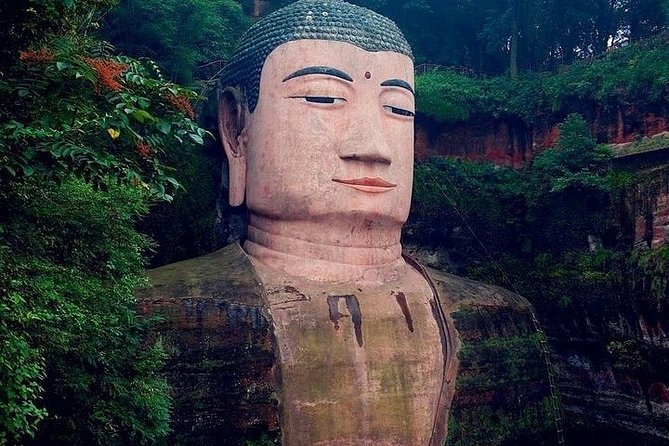 Private 2-Day Leshan Giant Buddha and Mt. Emei Tour From Guangzhou