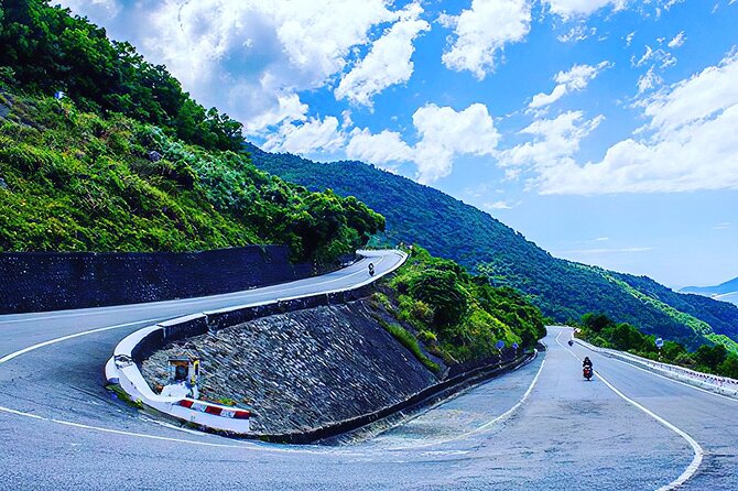 Private Car via Hai Van Pass From Da Nang to Hue Imperial City - Meeting and Pickup