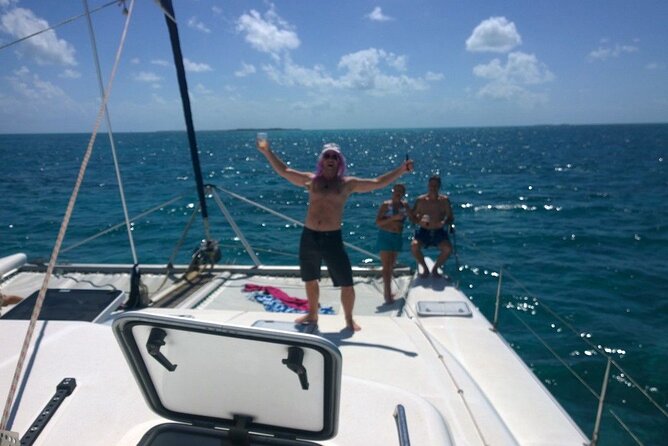 Private Catamaran Cruise Around the Southshore of Roatan
