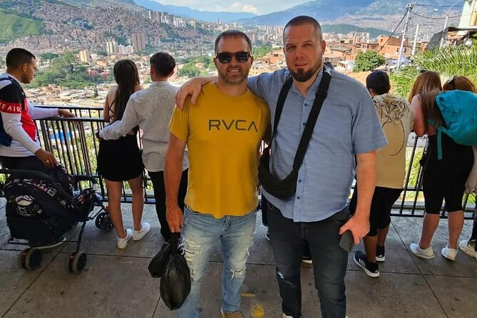 Private Comuna 13 Tour: Food, Transport & English Speaking Guide - Transportation Details