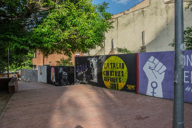 Private Day Trip to Figueres From Barcelona With a Local - Meeting Point and Transportation Details