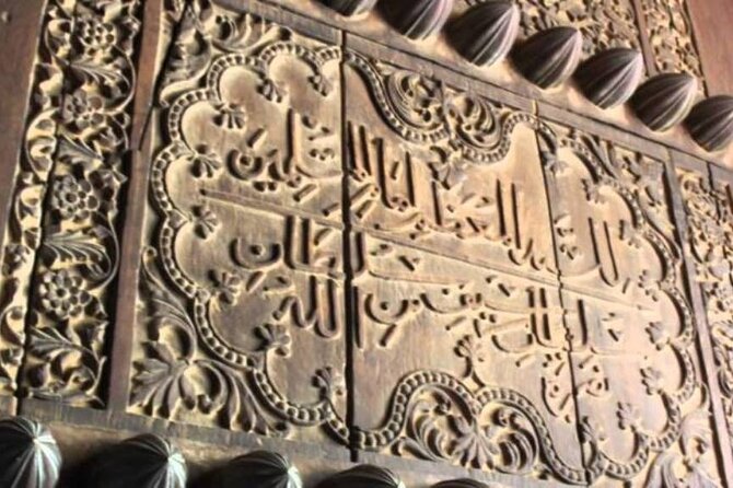 Private Day Trip to Wadi Al Hoqain & Al Hazm Castle - Price and Booking