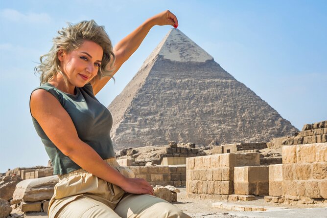 Private Guided Tour: Pyramids, Museum & Khan With Lunch & Drinks - Tour Highlights